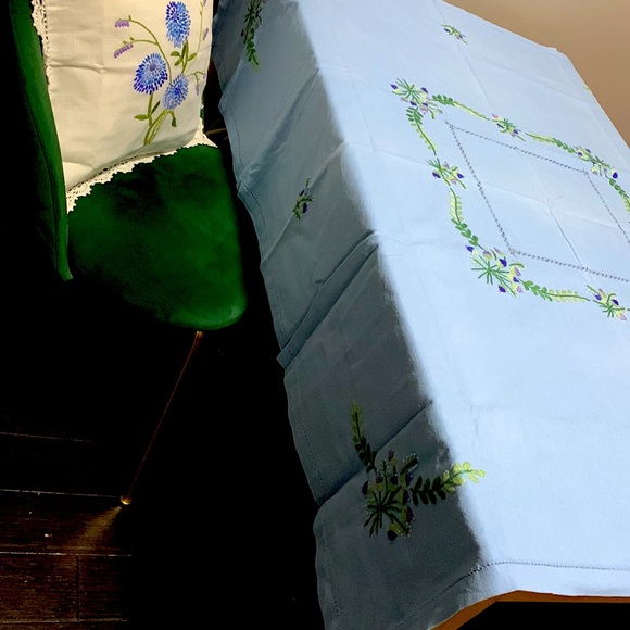 🪻April Cornell-Embroidered Cotton Tablecloth - Picture 10 of 15